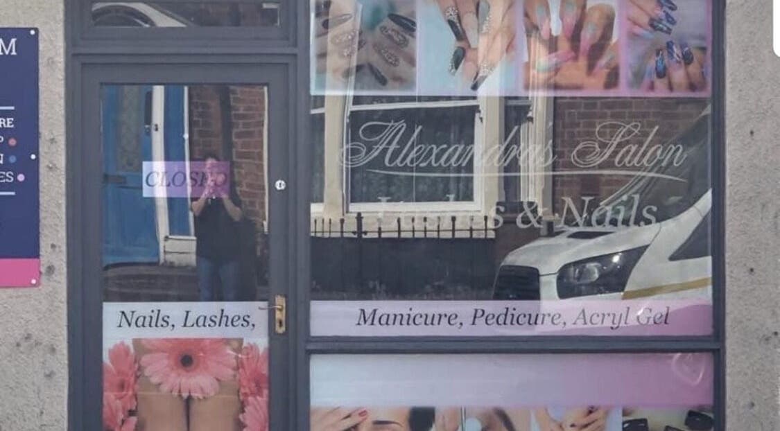 Salon Manicure din Stafford, England, GB, oferind servicii profesionale de unghii și înfrumusețare.