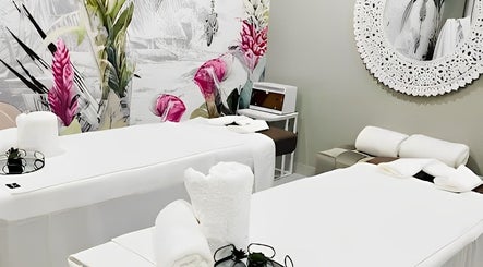 Tranquil treatment room at Apple Blossoms Beauty and Spa, Roodepoort, Gauteng, ZA with elegant decor.