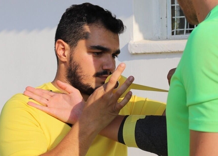 Therapist applying kinesiology tape at AC Physiotherapy, Lemesos, Lemesos, CY for muscle support.