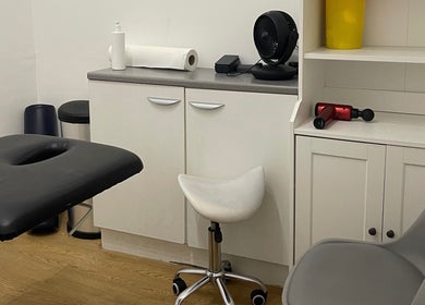 Cozy therapy room at AF Sports Therapy, Birmingham, England, GB with a massage table and essential equipment.