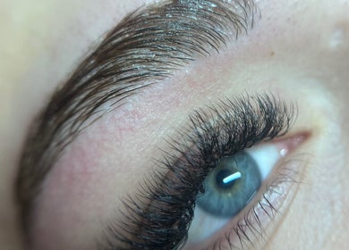 Regard magnifié avec extensions de cils à Ka Beauty Studio, Clermont-Ferrand, Auvergne-Rhône-Alpes, FR.