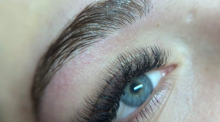 Regard magnifié avec extensions de cils à Ka Beauty Studio, Clermont-Ferrand, Auvergne-Rhône-Alpes, FR.