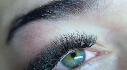 Extension cils à Ka Beauty Studio, Clermont-Ferrand, Auvergne-Rhône-Alpes, FR pour un regard captivant.