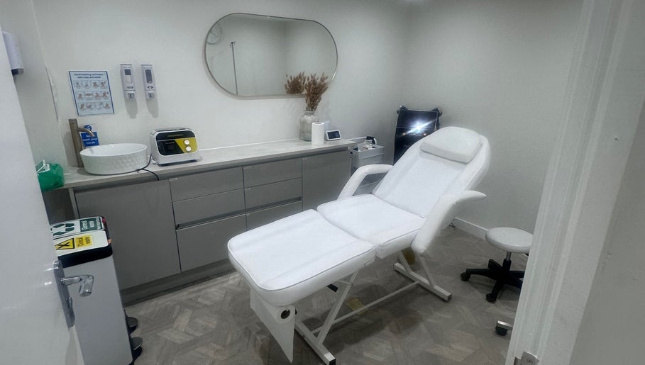 Cozy treatment room at Sculpt With Sherree, Luton, England, GB featuring a white spa bed and modern decor.