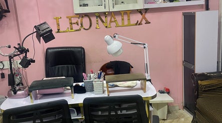 Leo_nailx salon's chic workspace in Abuja, Federal Capital Territory, NG featuring modern manicure setup.