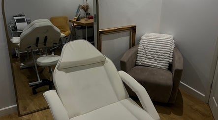 Relaxing therapy room at Teri’s Wellness Therapies, Southampton, England, GB, featuring a comfortable chair and treatment bed.
