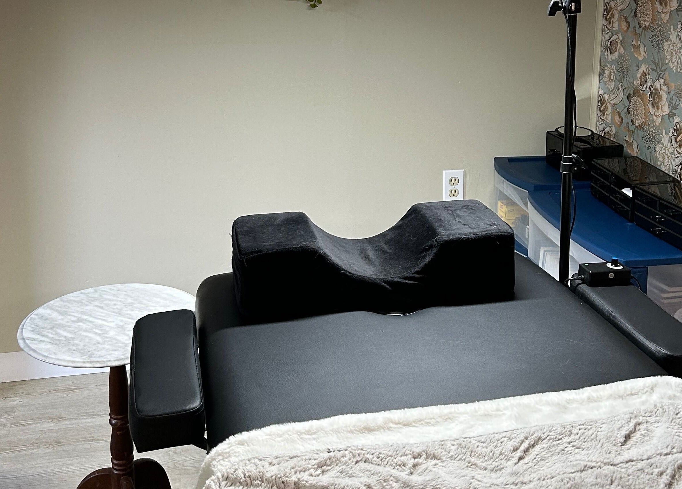 Relaxing lash treatment area at Lashes by Abbey, Simcoe, Ontario, CA with comfortable black bedding.