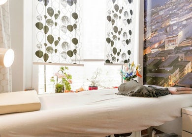 Phòng spa tại Samuel Shop Nails, Berlin, Berlin, DE với ánh sáng nhẹ nhàng và trang trí tinh tế.