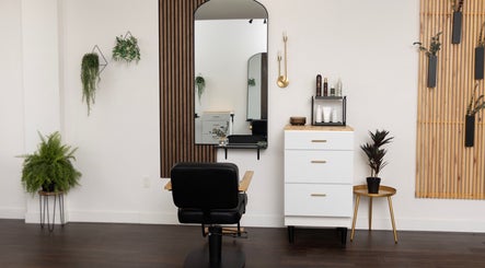 Samis signature styles salon in Marshfield, Wisconsin, US features modern decor with a sleek styling chair.