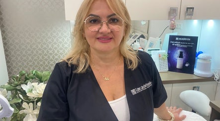 Christinebeauty expert in Budapest, Magyar, HU welcomes guests with a warm smile in a calming spa setting.