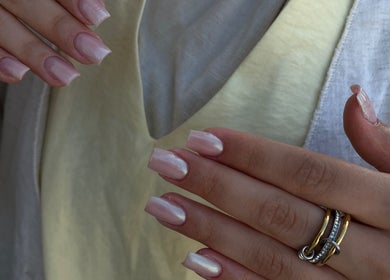 Manucure élégante à Rimas Nails, Alger Centre, Wilaya D'alger, DZ, avec ongles brillants.