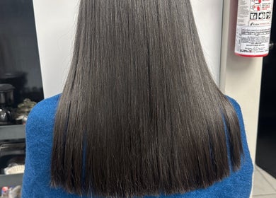 Cabello liso y brillante en Iconic Stylus, Caguas, Caguas, PR.