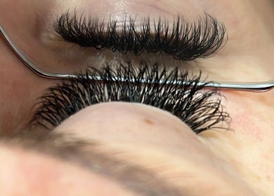 Extension de cils à L’instant Précieux de Clara 🌸 à Batilly, Grand Est, FR.