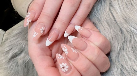 Thiết kế móng hoa thanh lịch tại Venus Nails Kristianstad, Kristianstad, Skåne Län, SE.