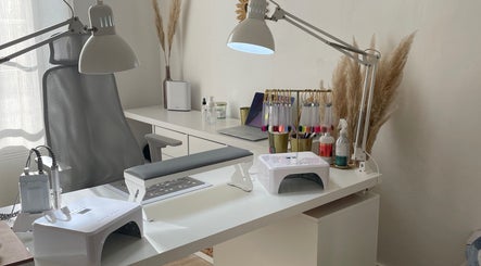 Intérieur stylé du Studio Nails Lilie à Pougues-les-eaux, Bourgogne-franche-comté, FR.