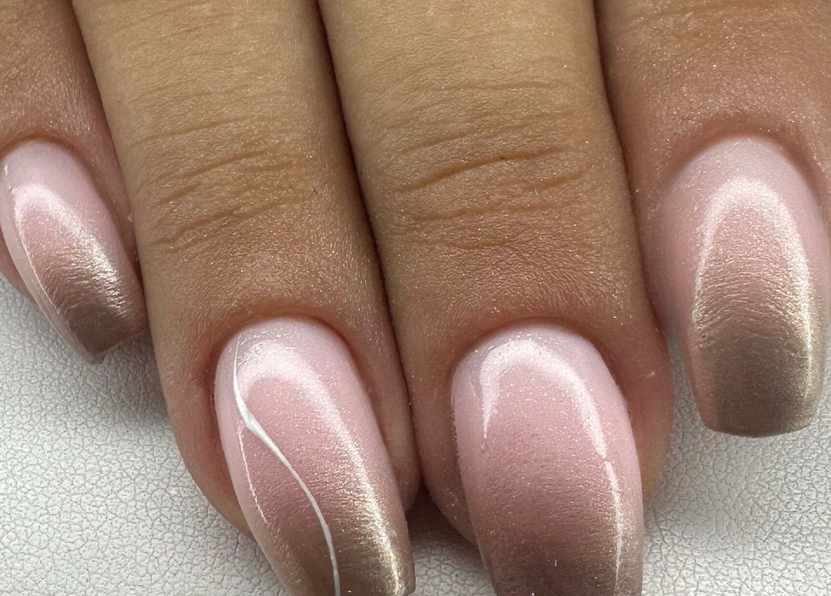 Manucure élégante à Saulx Beautiful, Le Bouchon-sur-saulx, Grand Est, FR.