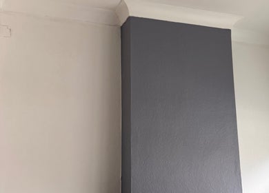 Mur contrasté gris et blanc chez Éclat Intemporel à Braine-le-comte, Région Wallonne, BE.