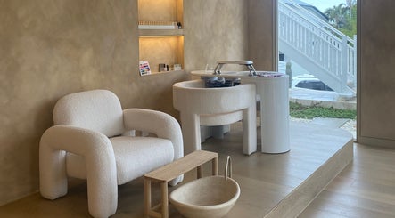 Relaxing interior at Sugaplum Studio in Albion, Queensland, AU, featuring plush seating and modern decor.