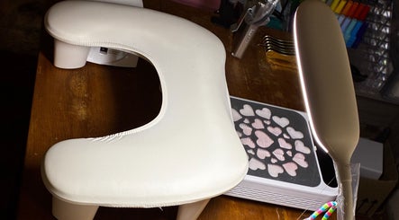 Accessoires manicures sur table à Espace'K Institut, Abzac, Nouvelle-aquitaine, FR.