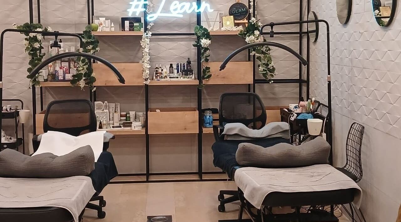 Modern treatment room at Glam Beirut Sarl in Snoubra, Beirut Governorate, LB, with stylish decor and equipment.
