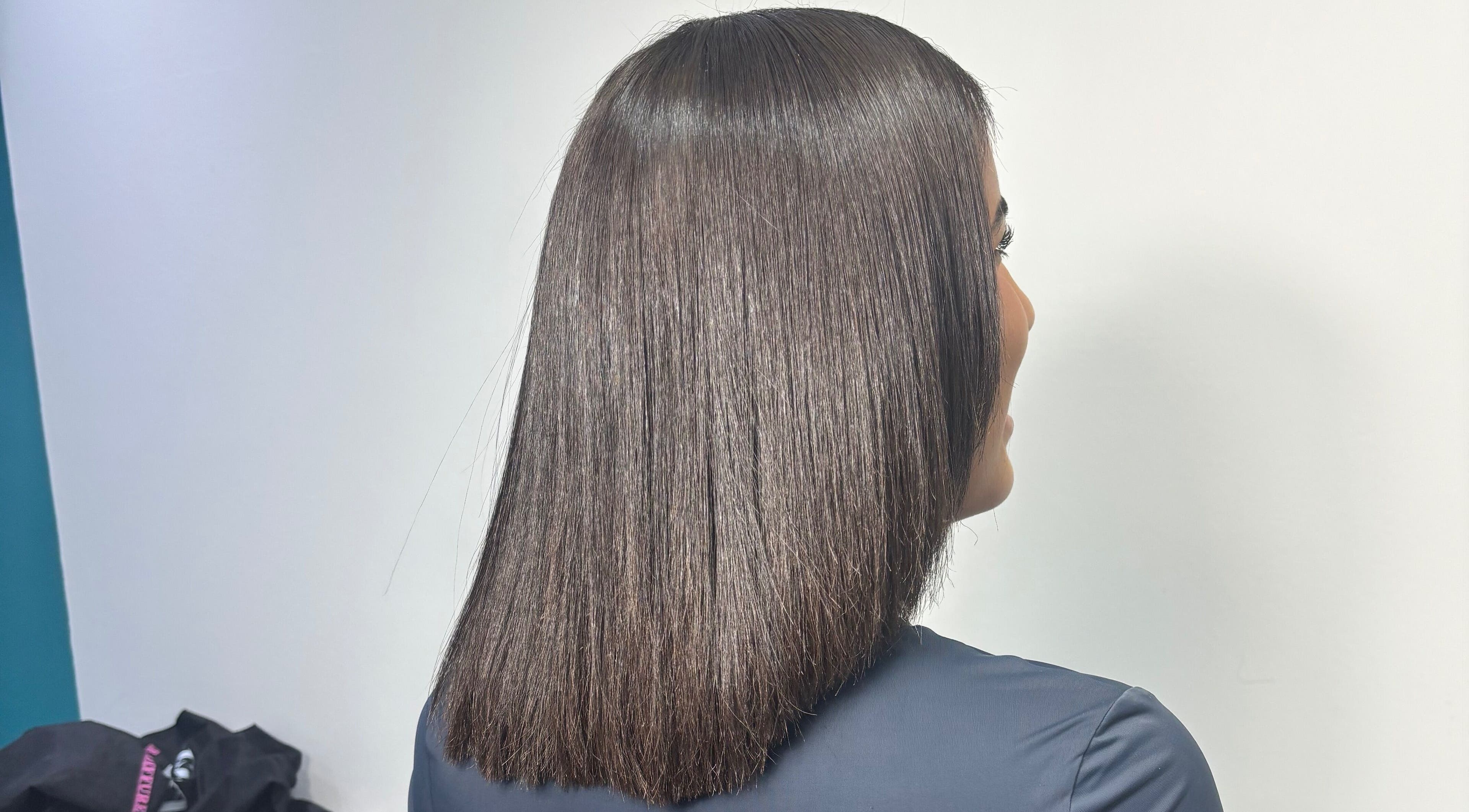 Cheveux lisses et brillants, coiffés chez Bella C Hair, Le Lamentin, MARTINIQUE, FR.