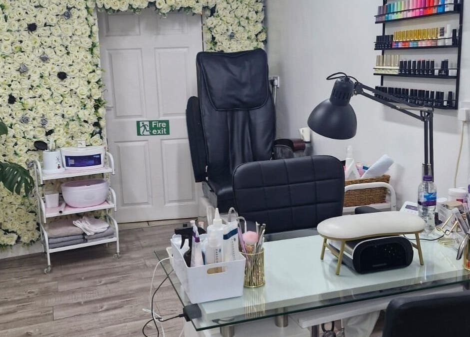 Cozy nail salon corner at Zamira Nails in Birmingham, England, GB, featuring elegant floral decor and manicure station.