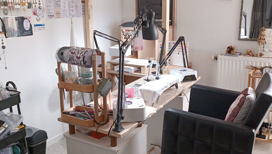 Poste de travail de Didie Art'Beauty à Izeaux, Auvergne-rhône-alpes, FR, équipé pour des soins esthétiques.