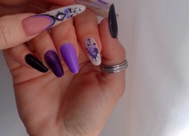 Design d'ongles élégant chez Rony Nail's à Montaigu-Vendée, Pays De La Loire, FR.