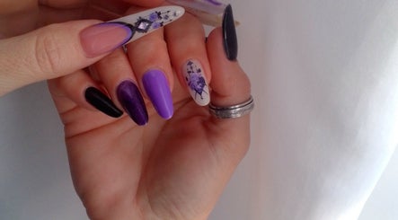 Design d'ongles élégant chez Rony Nail's à Montaigu-Vendée, Pays De La Loire, FR.