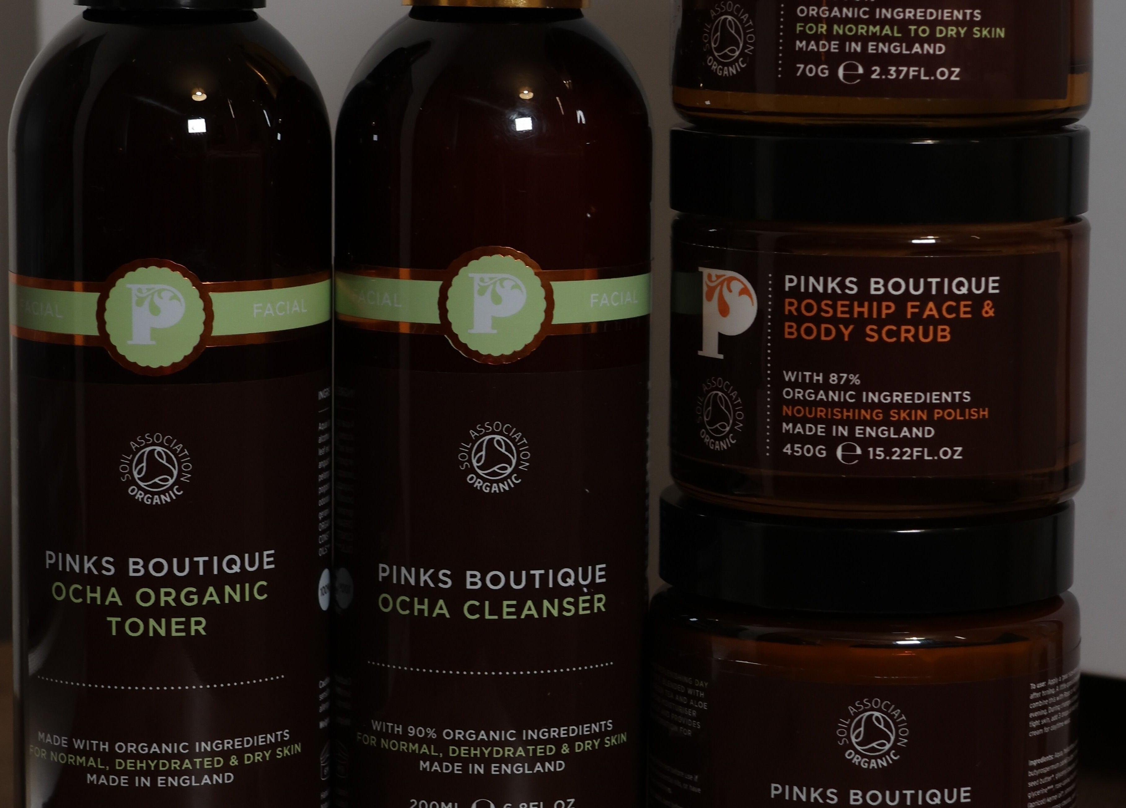 Organic skincare products at Spa Ukiyo, Stafford, England, GB. Premium toners and scrubs for radiant skin.