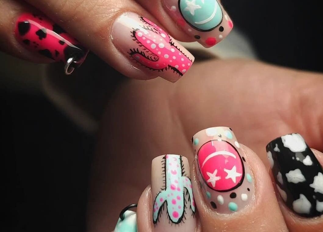 Conception artistique d'ongles à L'ancre de la douceur, Pouzol, Auvergne-rhône-alpes, FR.