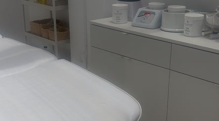 Sala de tratamentos Marisa Craveiro Sugaring em Coimbra, Coimbra, PT com equipamentos modernos.