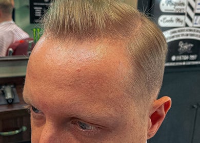 Corte clássico em Felipe The Barber Old School, São Paulo, São Paulo, BR. Estilo vintage e refinado.