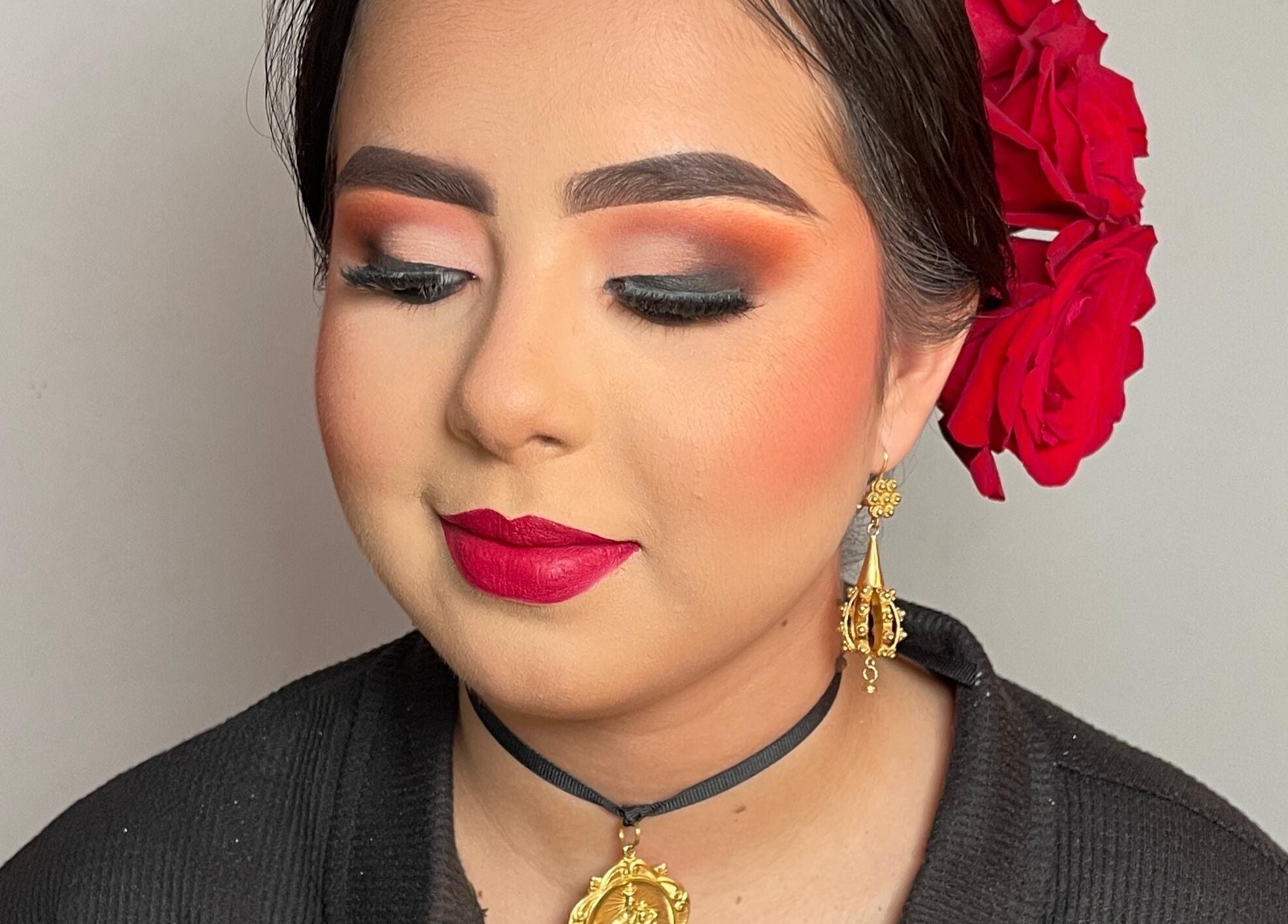 Mujer con maquillaje flamenco en GÜZEL LAS TABLAS, Las Tablas, Provincia De Los Santos, PA.