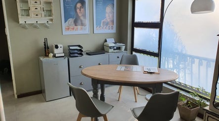 Consultation area at Dr Maritza Nienaber, Middelburg, Mpumalanga. Cozy setting with table, chairs, and natural light.