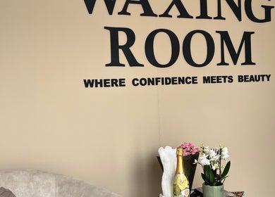 Welcome area of Kayswaxingroom in Umhlanga, Kwazulu-natal, ZA with decorative accents.