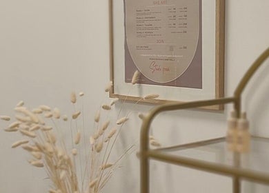 Décor minimaliste chez Studio Colette à Jurançon, Nouvelle-Aquitaine, FR, mettant en avant un cadre moderne.