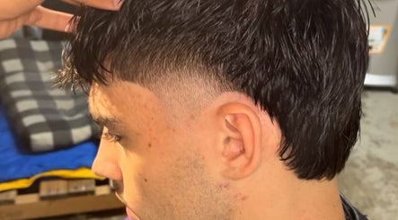 Corte de cabelo moderno em BlessedBy_Icutz, Differdange, Esch-sur-alzette, LU.