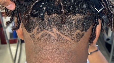 Detalhe artístico de corte de cabelo em BlessedBy_Icutz, Differdange, Esch-sur-alzette, LU.