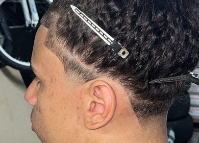 Corte de cabelo estilo moderno em BlessedBy_Icutz, Differdange, Esch-sur-alzette, LU.