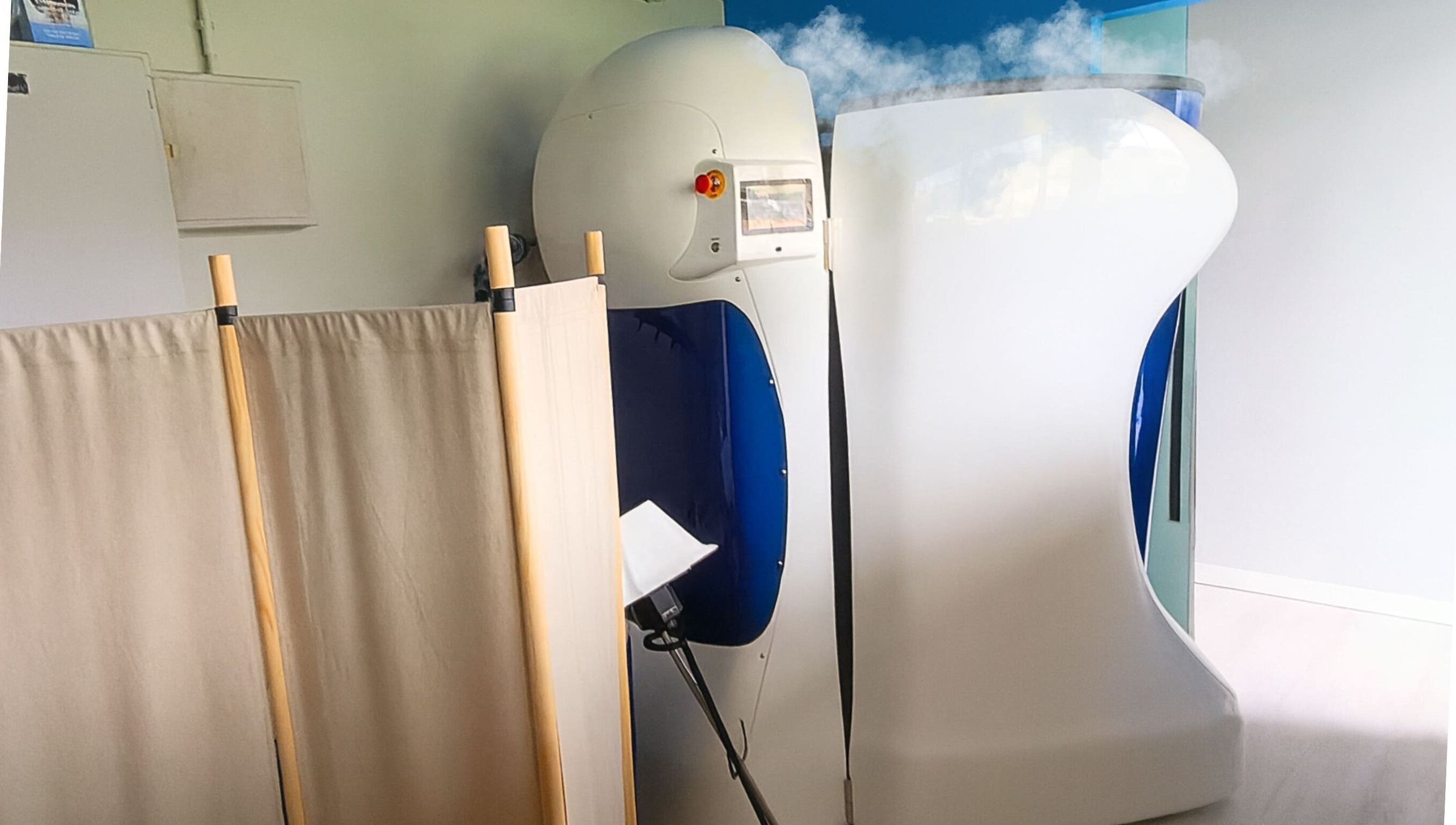 Cabine de crioterapia no Cryo Lab Oeiras | Crioterapia Avançada em Paço De Arcos, Lisboa, PT.