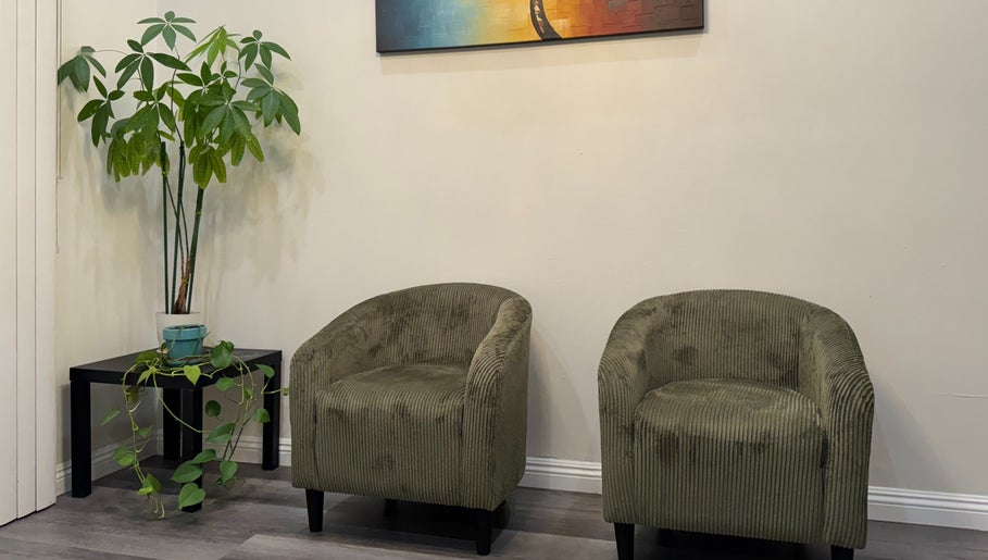 Relaxing lounge area with green chairs at Bosmar Spa, San Diego, California, US.