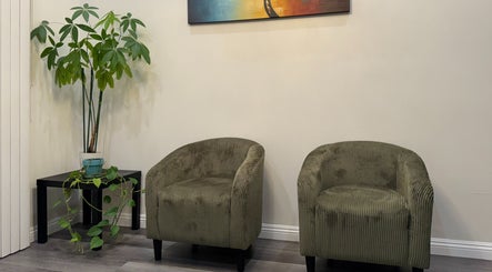 Relaxing lounge area with green chairs at Bosmar Spa, San Diego, California, US.