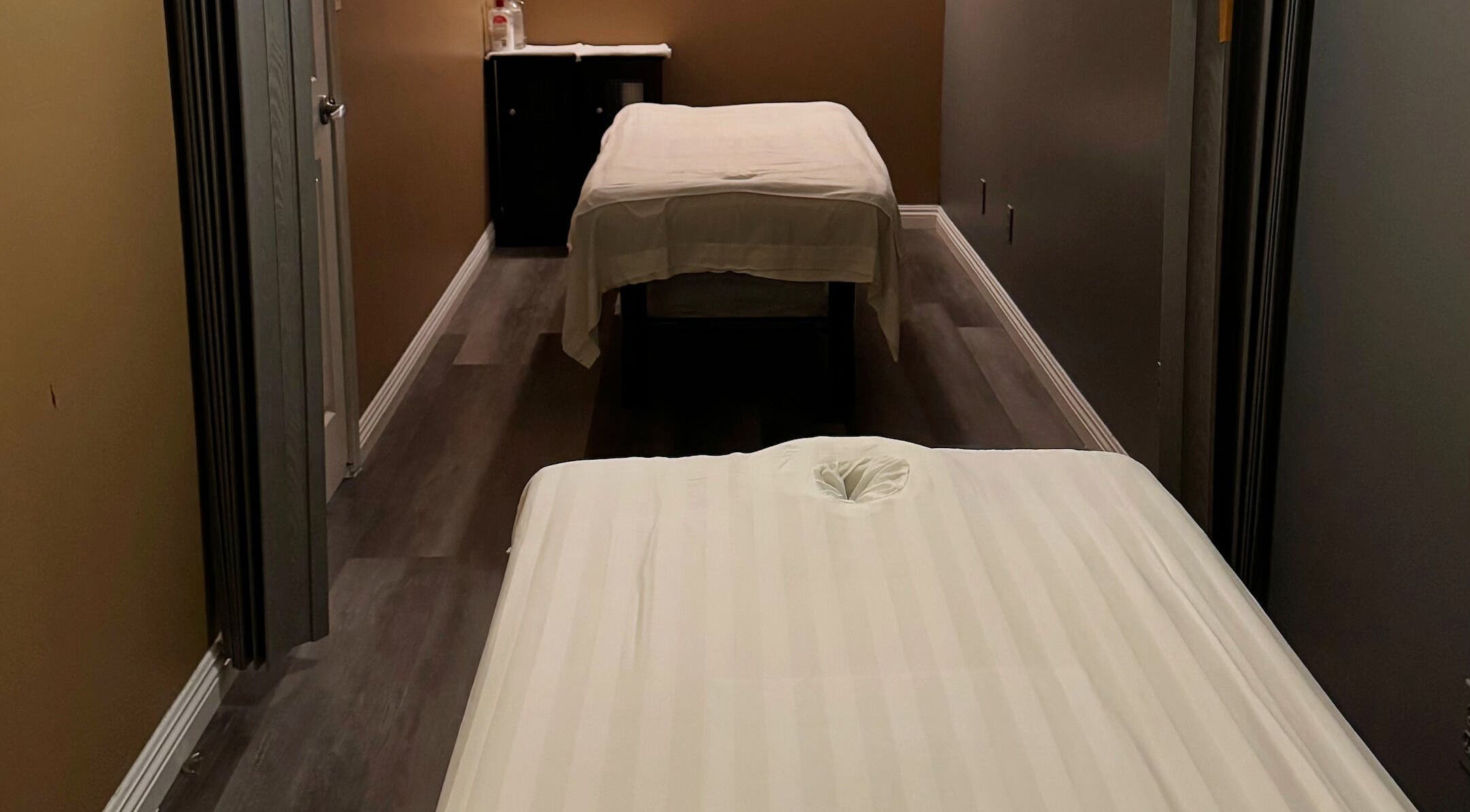 Tranquil massage room at Bosmar Spa, featuring two beds in San Diego, California, US for relaxation and comfort.