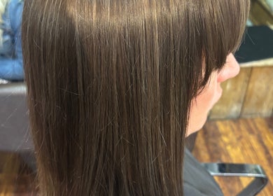 Close-up of sleek, straightened brown hair at Becky’s Hairdressing mobile, Woodsetts, England, GB.