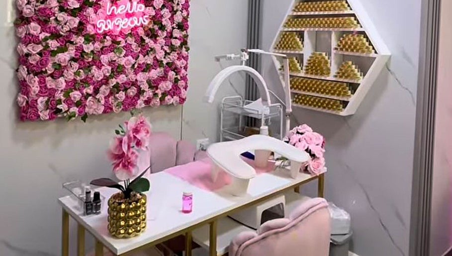 Nail station at Embelli Shed By Aya, Aley, adorned with pink roses and chic decor.