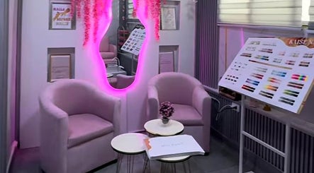 Cozy pink seating area in Embelli Shed By Aya, Aley, Mount Lebanon Governorate, LB with modern wall decor.