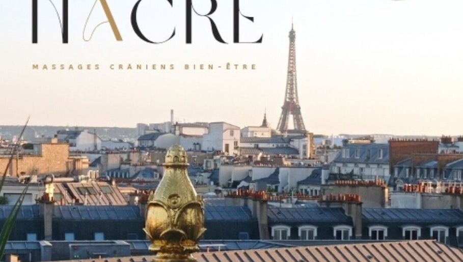 Vue de Paris avec la tour Eiffel depuis Nacre, Paris, Île-de-France, FR.