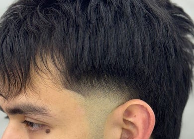Corte de cabello moderno en Sandey Estudio Barber, Retiro, Antioquia, CO.