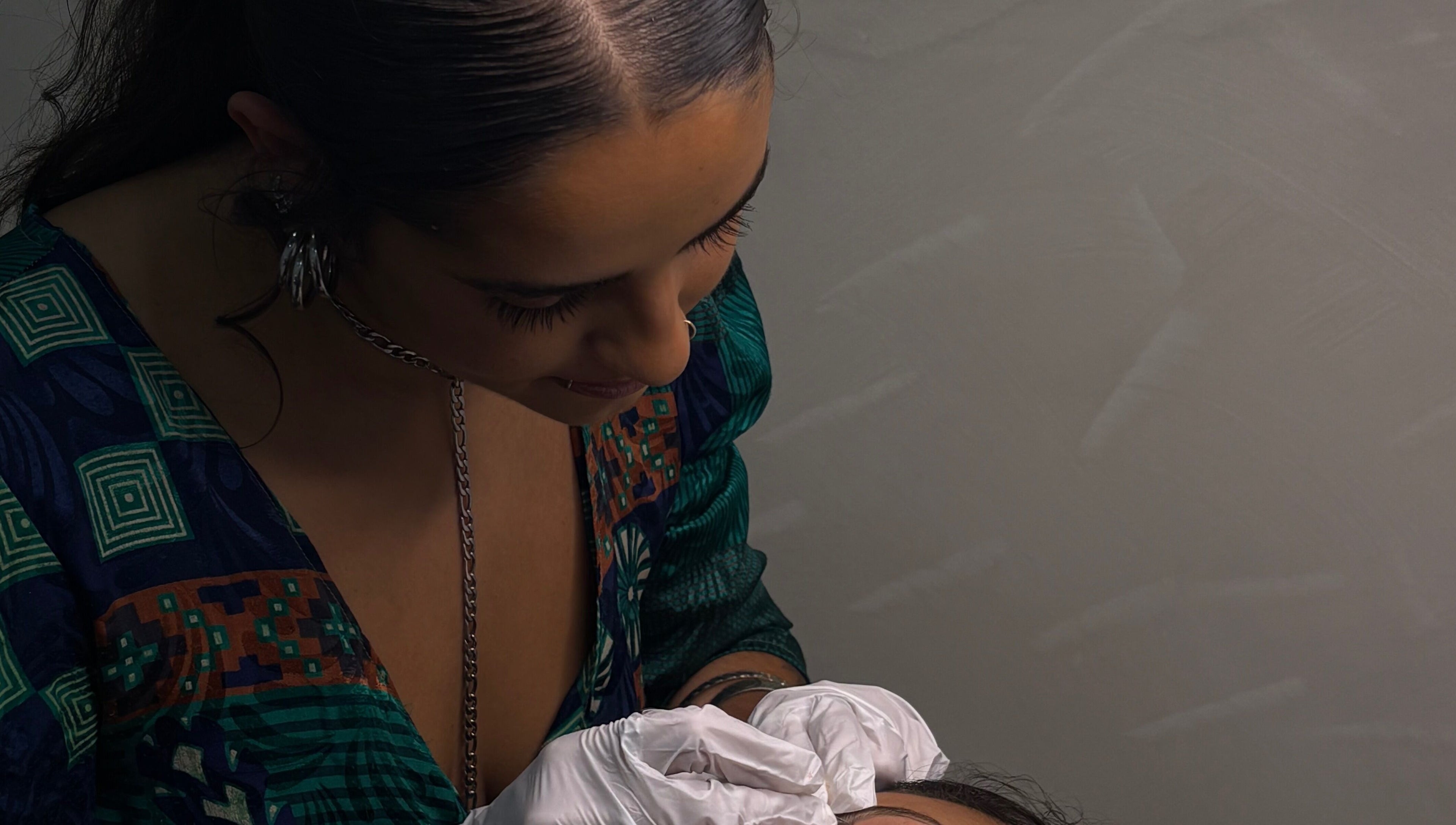 Therapist at Duda Flores Beauty, Surfers Paradise QLD, performing precise eyebrow treatment.